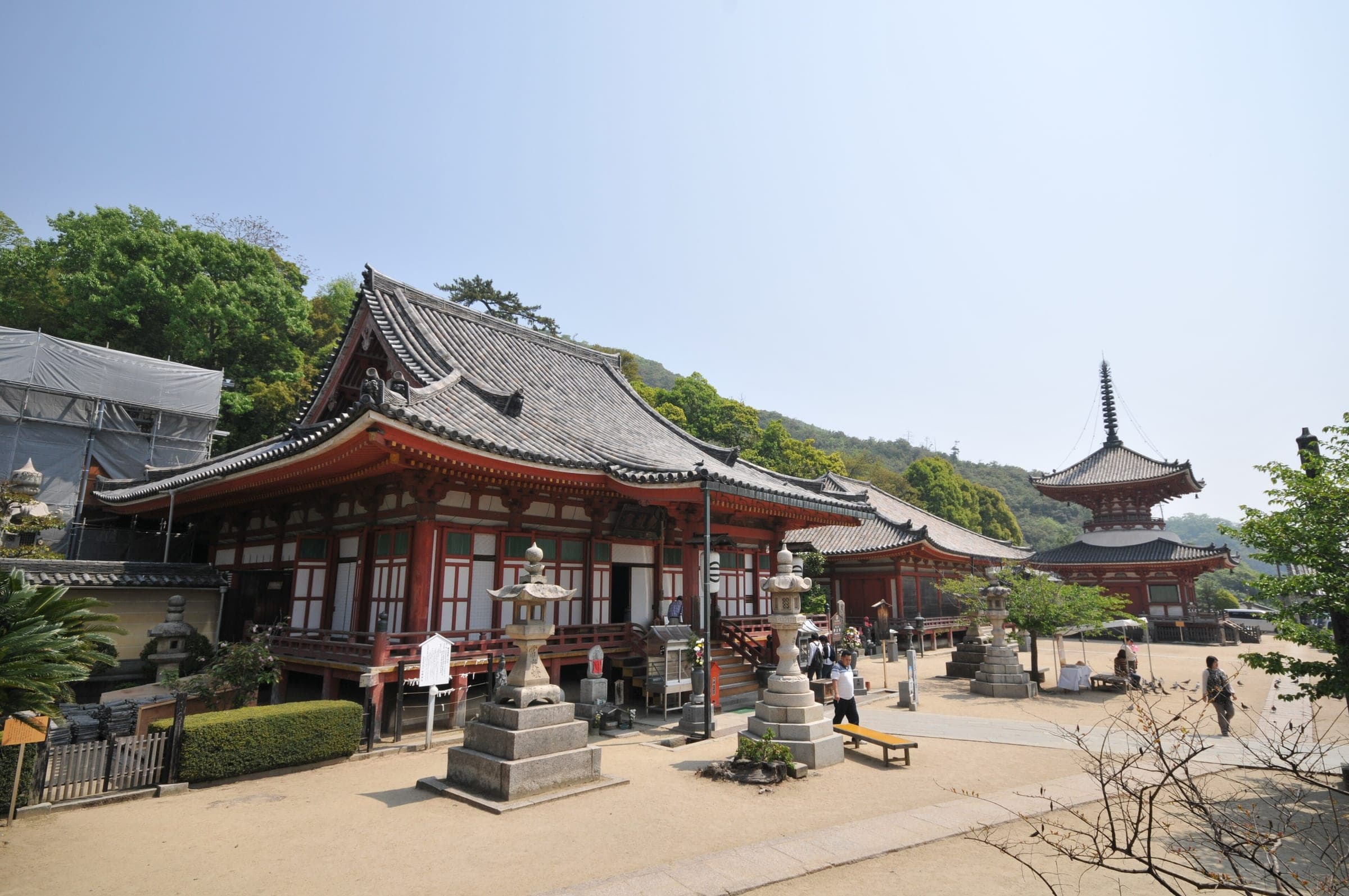 The main hall and two-storey pagoda of Jodoji stand in a sunlit courtyard at the east end of Onomichi.