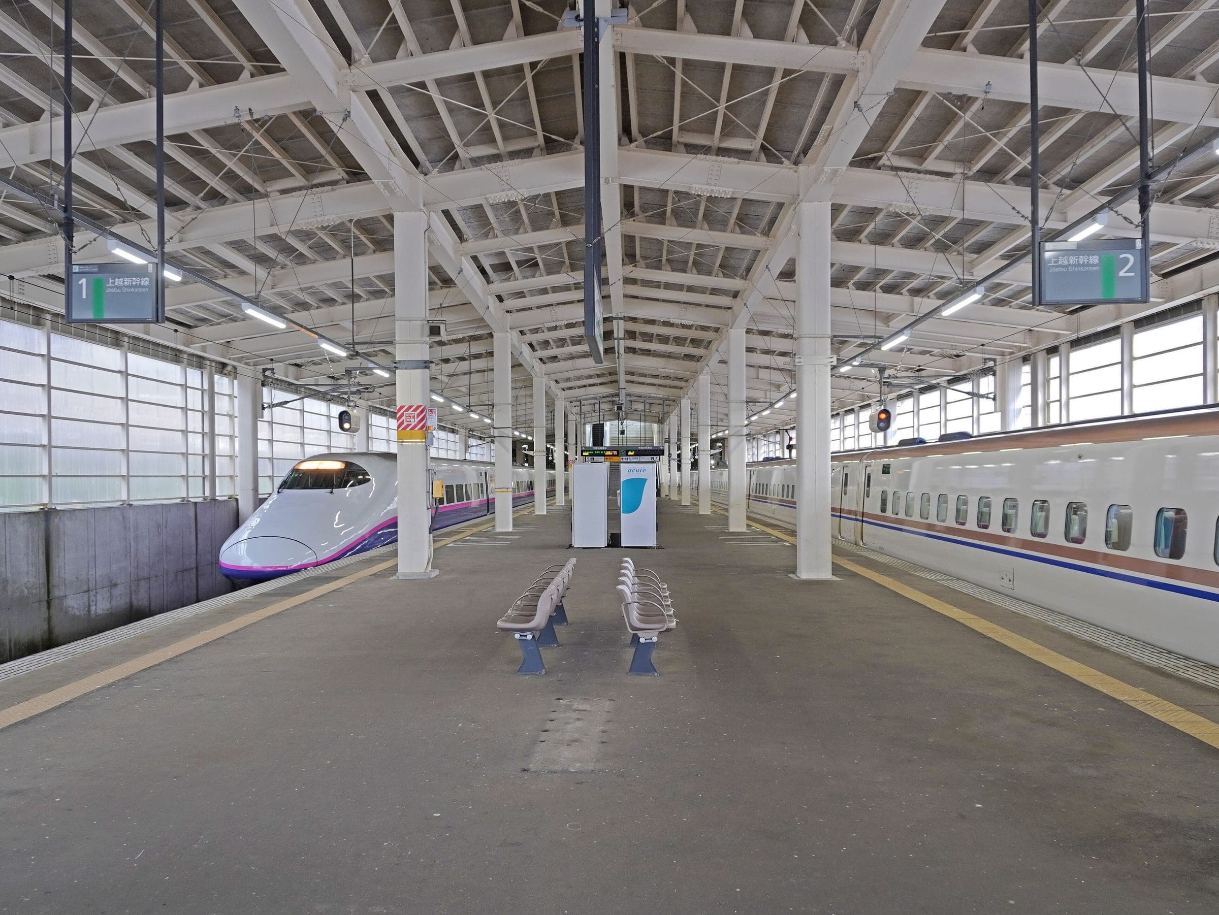 Joetsu Shinkansen trains stand at both platforms of GALA Yuzawa Station in December
