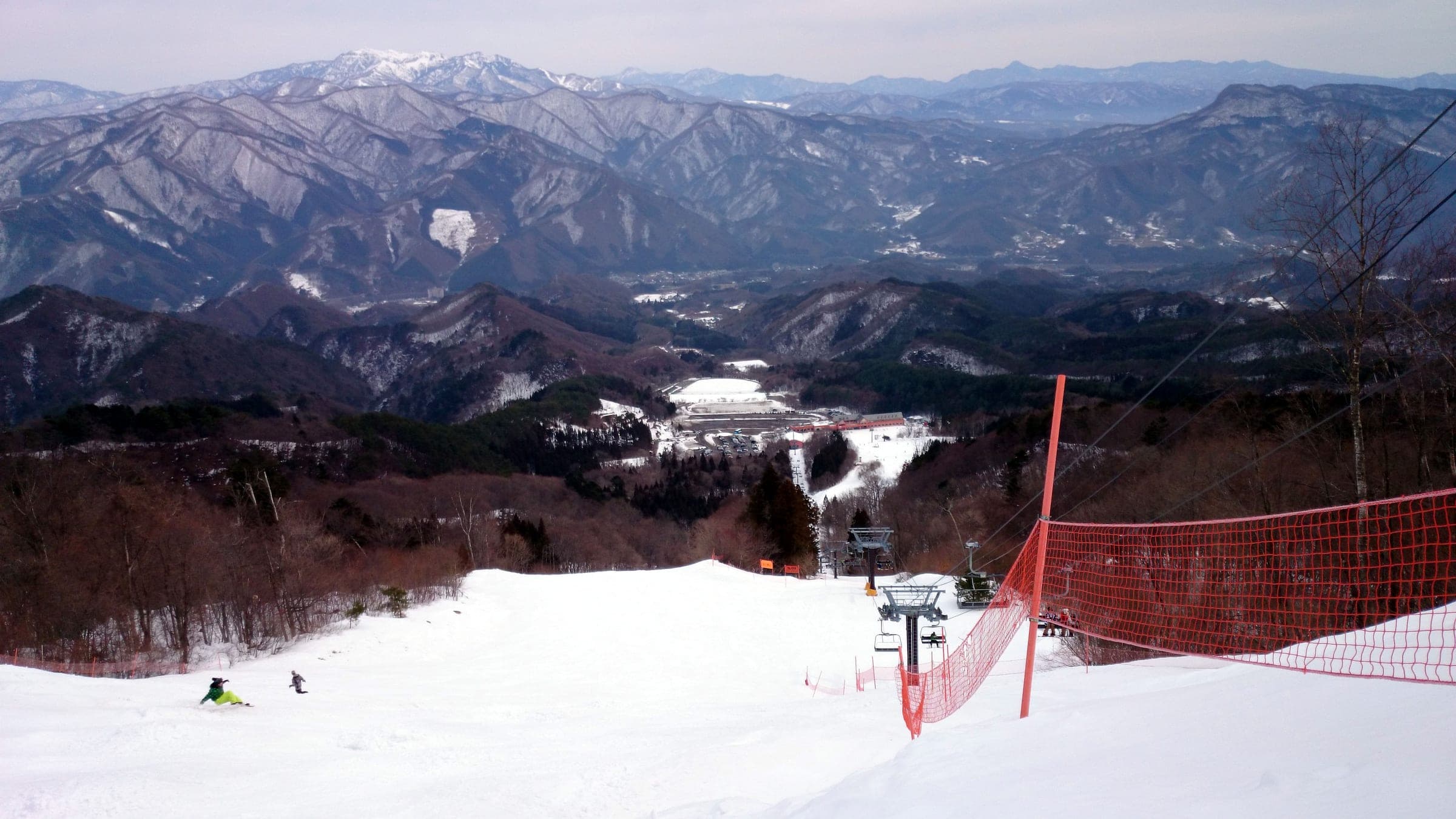 A run at Norn Minakami looks down on the Minakami valley and snowy ranges in February