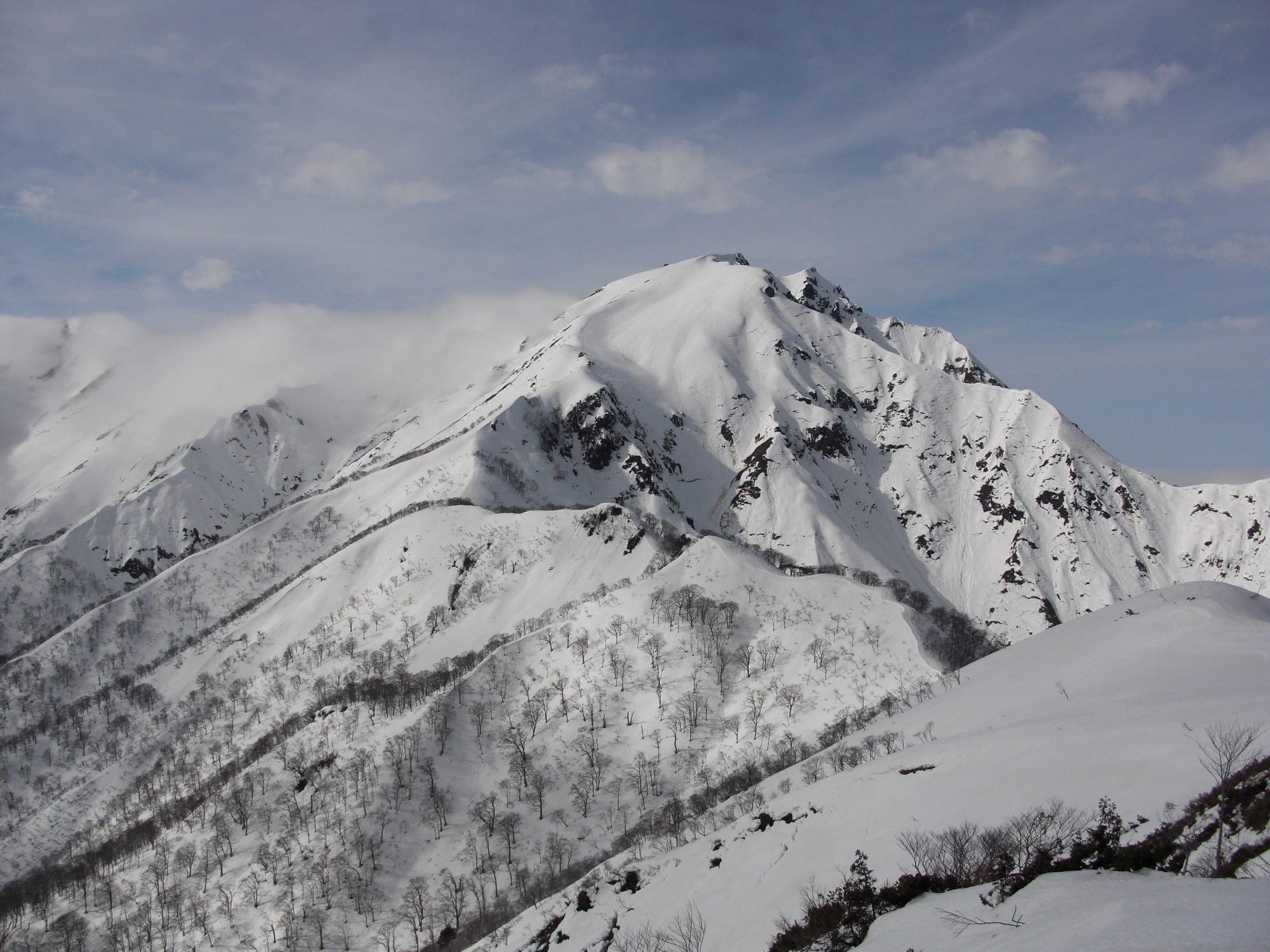 Mount Tanigawa's snowy ridges seen from the top of the Tenjin Pass lift at Tenjindaira