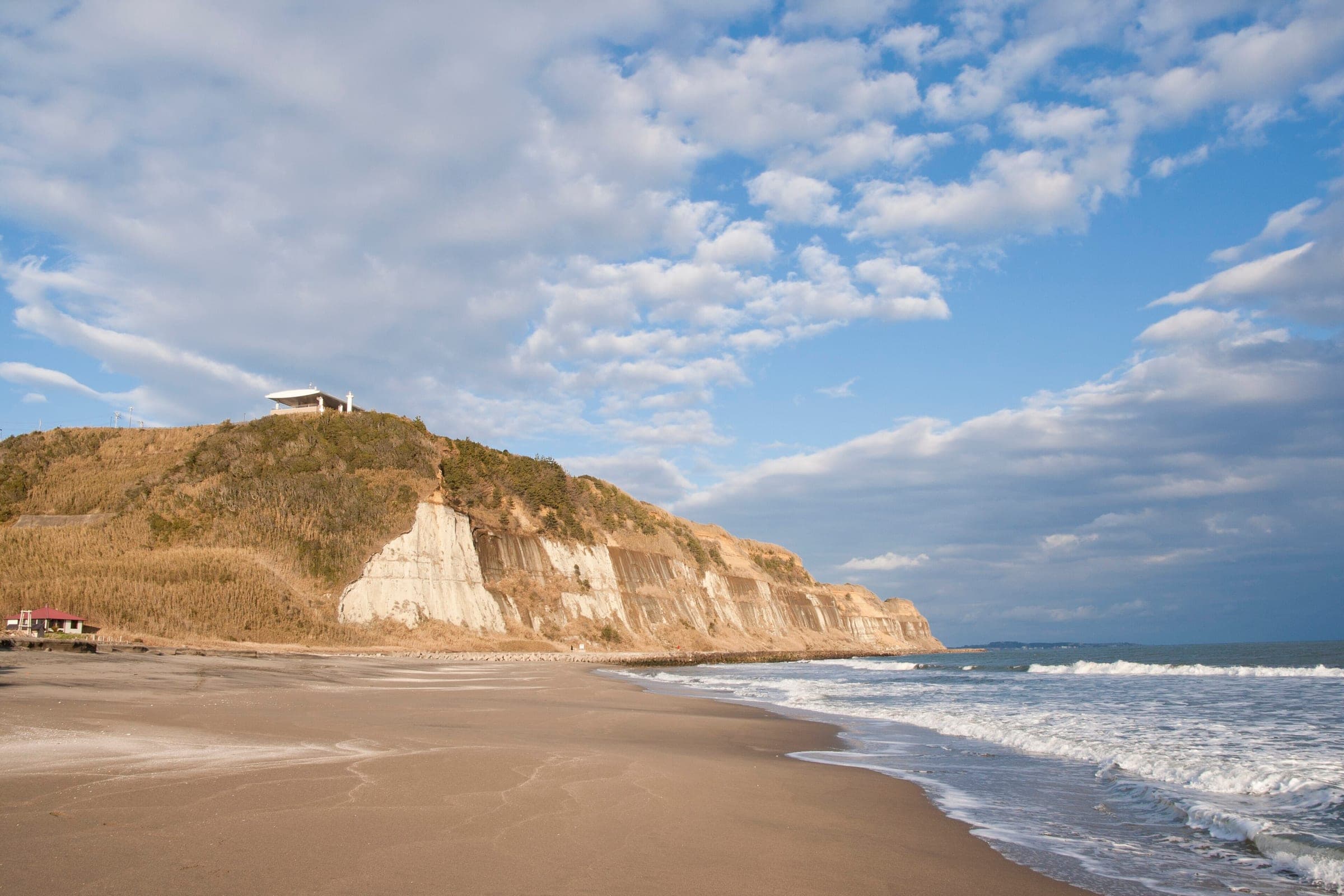 Pale sandstone cliffs of Byobugaura meet the surf at the north end of the Chiba coast in Asahi.